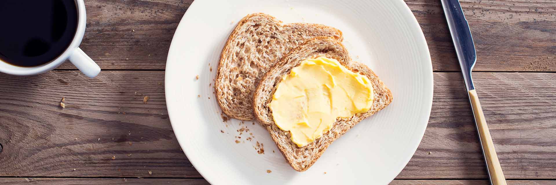 El origen de la margarina, creada a partir de aceites vegetales, está en los campos de cultivo del girasol y linaza.